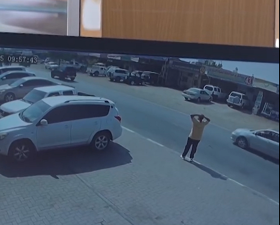 Watch: Thief arrested in Sharjah after stealing car in broad daylight