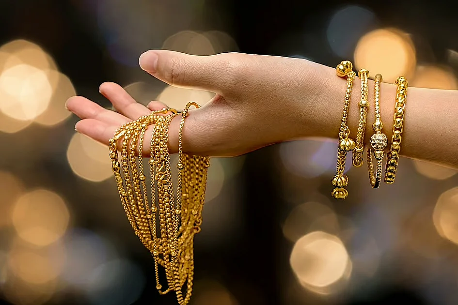 India eases duty on gold jewellery, expands passenger baggage allowance