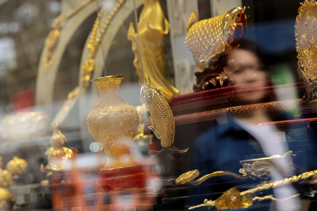 India gold premiums down by half; China demand up ahead of Lunar New Year