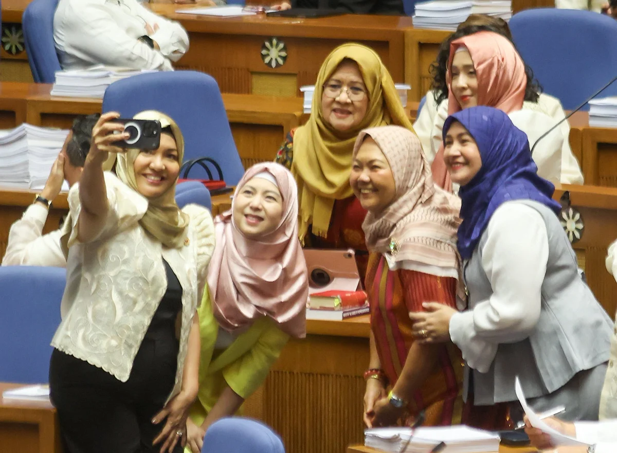 Filipino women lawmakers observe World Hijab Day ahead of Ramadan