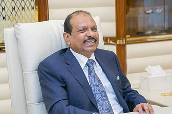 Viral video: Yusuff Ali gifts little girl iPhone 17 at Lulu store opening in Sharjah's Kalba