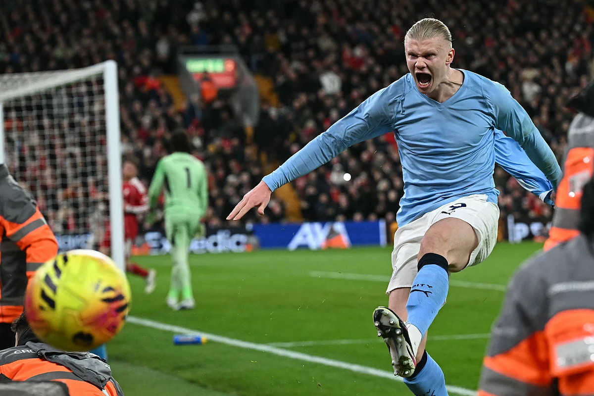 Premier League: Man City snatch chaotic 2-1 win at Liverpool