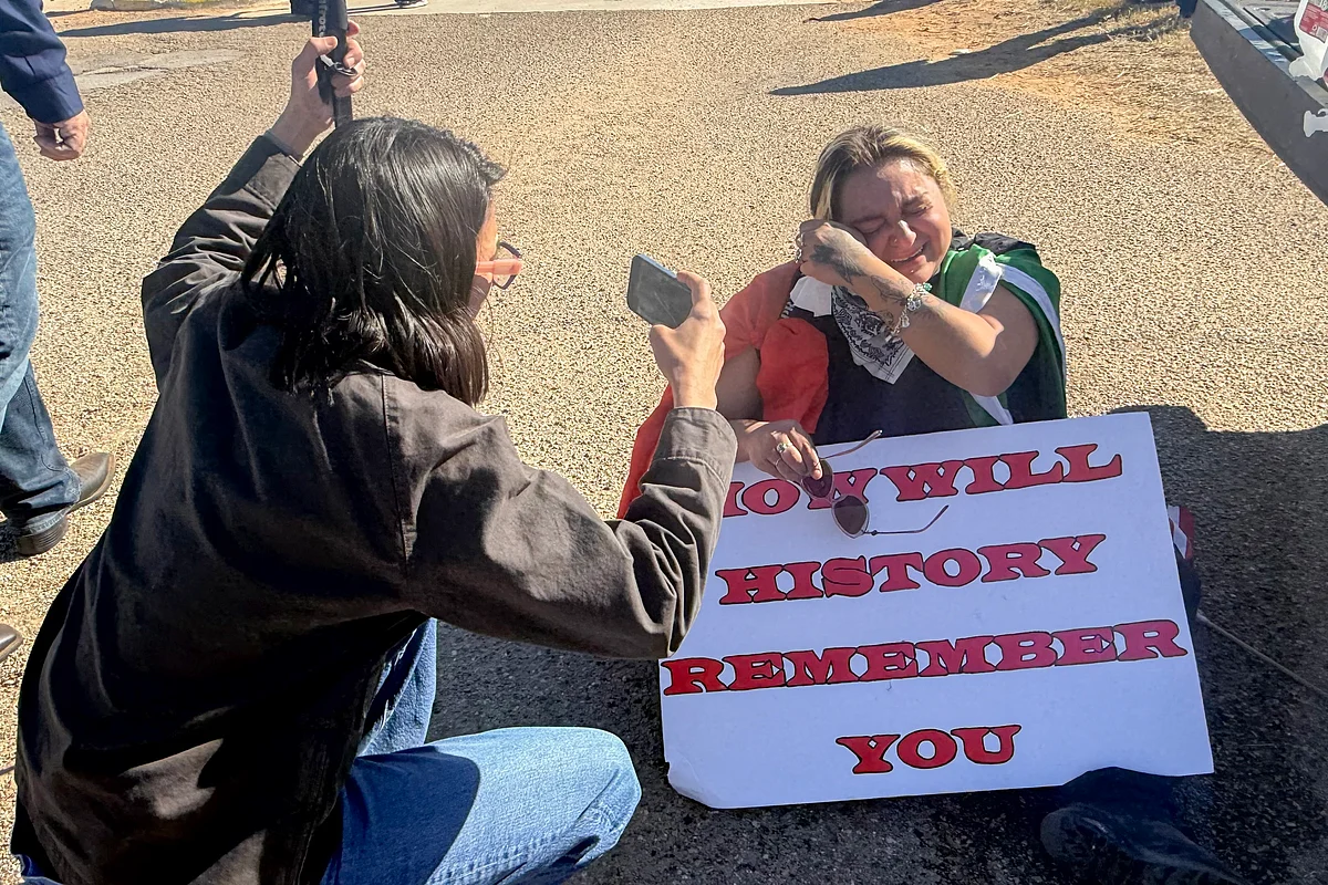 Bugs in food and sickness haunt immigrants held in Texas