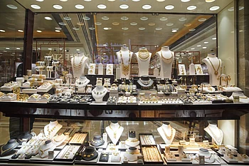 Dubai gold prices rise above Dh600 per gram again as dollar weakens