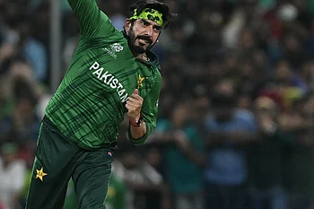 India's Ashwin defends Pakistan's Usman Tariq after bowling controversy