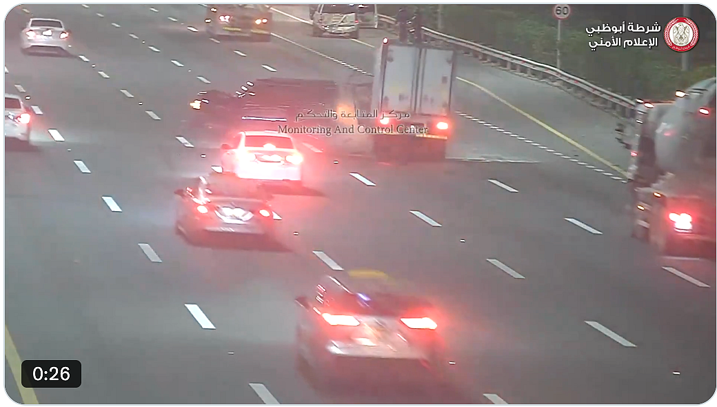 Watch: Cars stop at random on Abu Dhabi roads causing multiple accidents