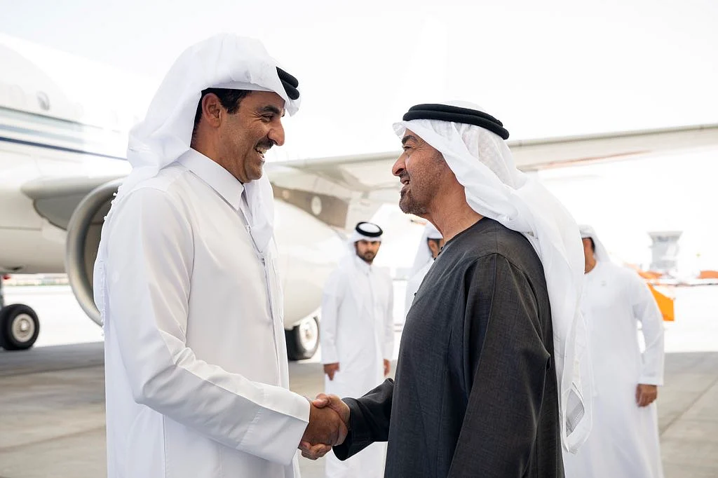 Qatar Emir arrives in UAE; Sheikh Mohamed welcomes him at Abu Dhabi airport