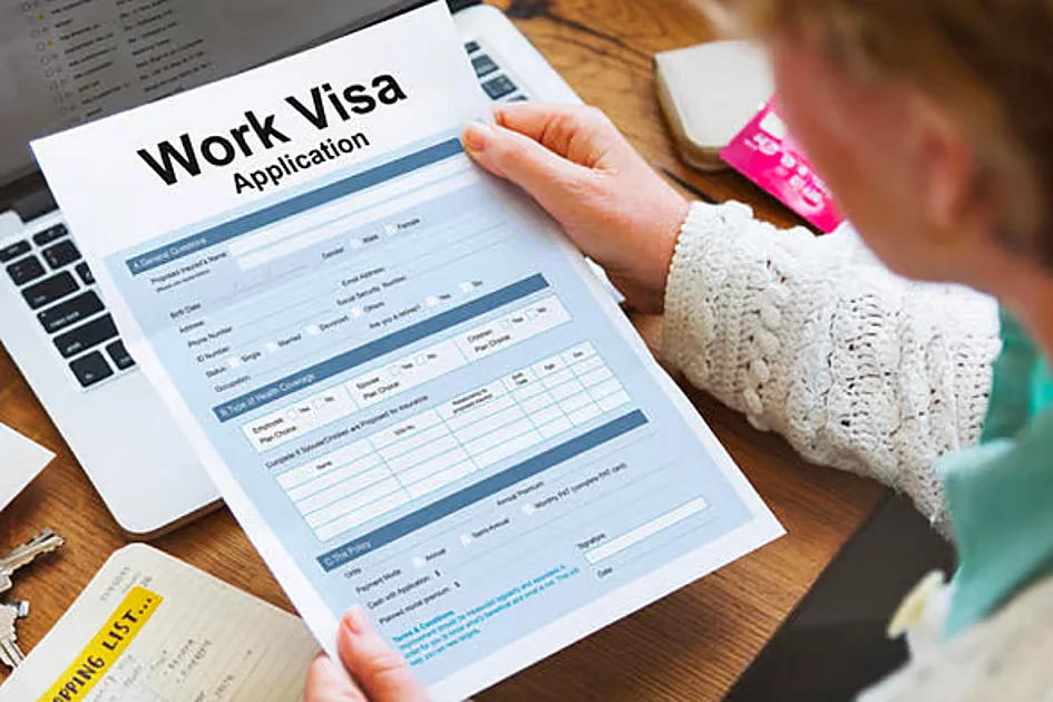 How long can you stay in the UAE after work visa is cancelled?