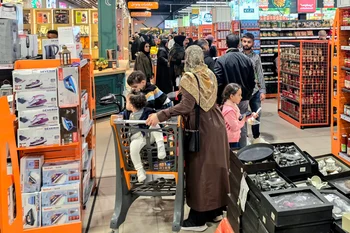 Hour-long queues, slow traffic: Last-minute rush at UAE supermarkets as Ramadan begins