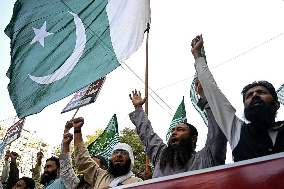 Blasts, gunfire rock Kabul as Afghanistan-Pakistan attacks intensify