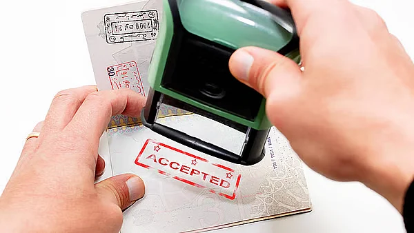 Qatar extends all entry visas for 1-month period amid airspace closures