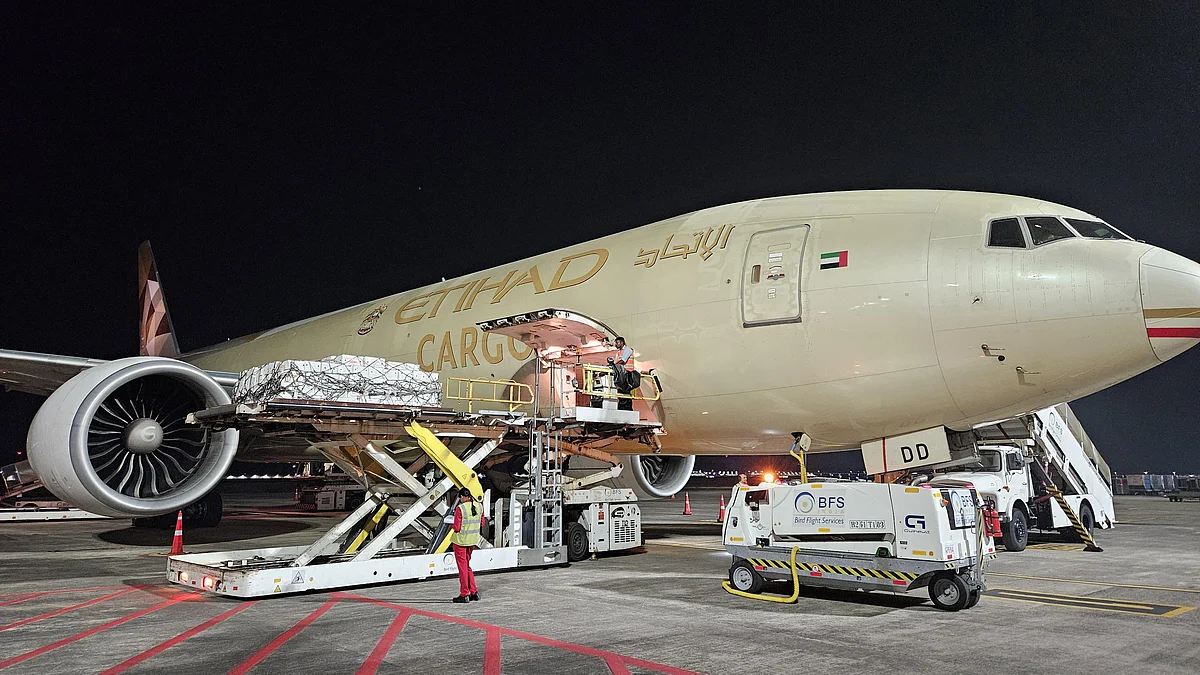 Top UAE retailer brings in 80,000kg of food essentials on charter cargo flight