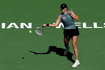 Tennis: Swiatek routs Muchova to reach Indian Wells quarter-finals