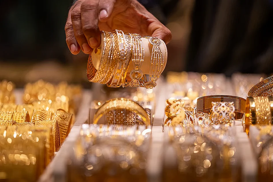 Gold prices drop as rising oil prices and stronger dollar weigh on ...