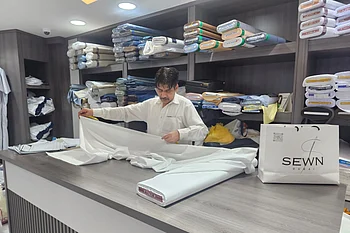 Eid 2026: Global clients wait for Emirati kanduras as flight disruptions slow deliveries