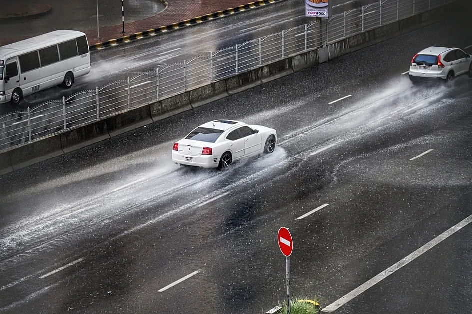 Dubai, Abu Dhabi issue weather warnings, safety guidelines during heavy ...