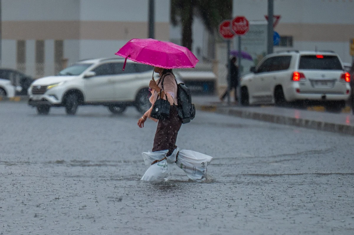UAE sees heavy rains, waterlogged roads on first day of unstable weather