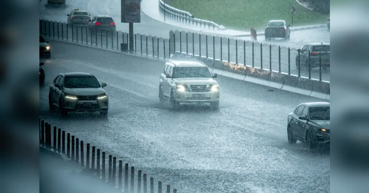 Bild: Heftiger Regen peitscht Teile der VAE bei instabilem Wetter