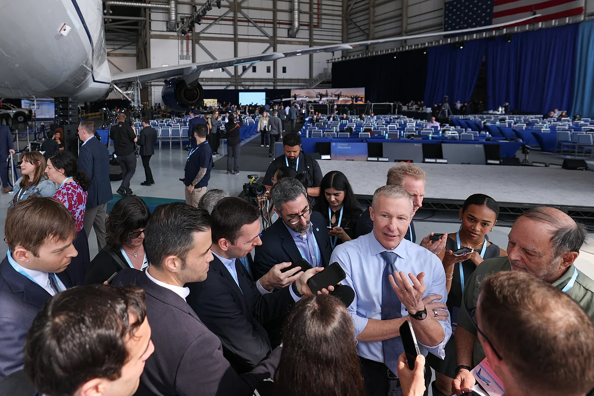 United, American Airlines climb after news of Kirby floating merger with Trump