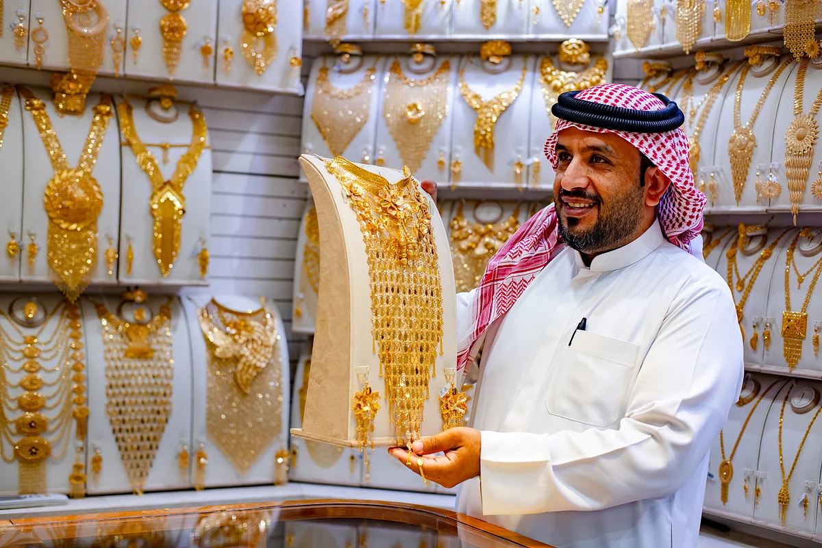Gold prices steady in Dubai as investors weigh Middle East ceasefire talks