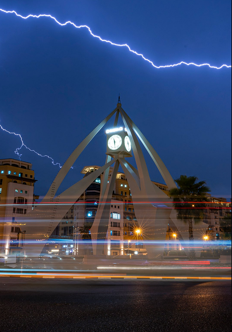 Thunderstorms lash UAE overnight, residents wake up to wet roads
