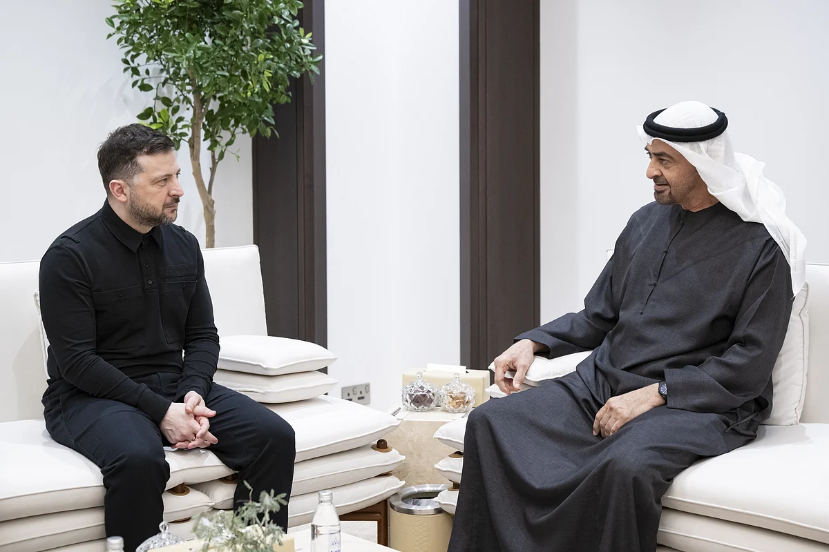 Sheikh Mohamed meets Zelenskyy, stresses UAE will continue to defend its sovereignty