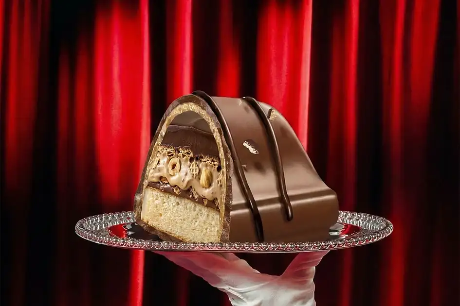 Viral XXL Kinder Bueno cake arrives in Dubai: Here’s why everyone is ...