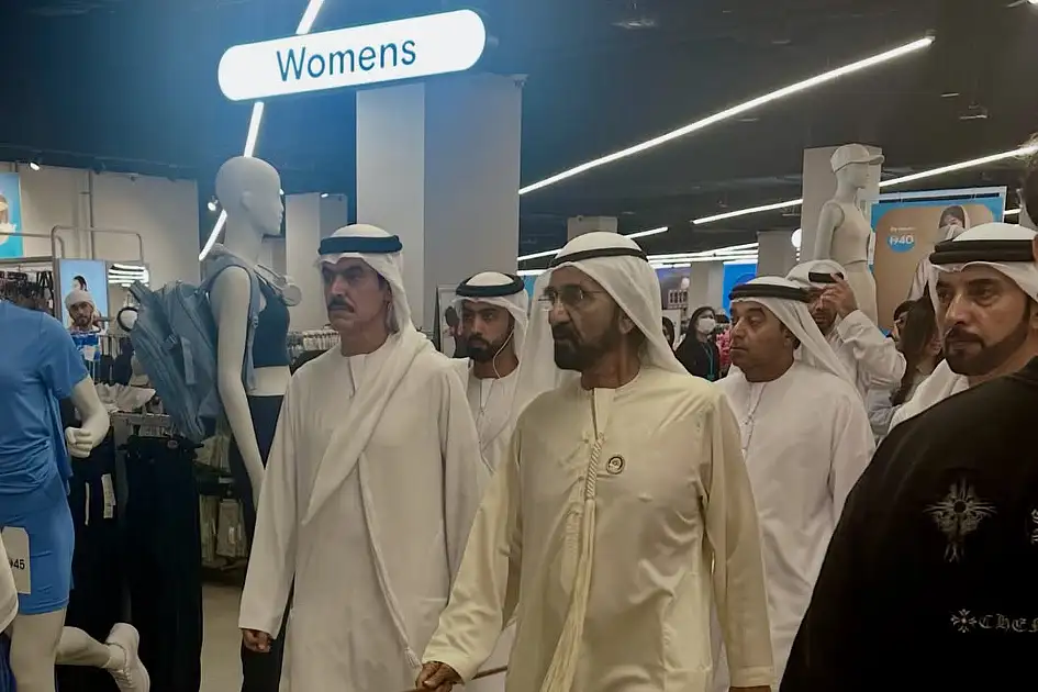 Schau mal: Scheich Mohammed besucht Primark-Filiale im Dubai Mall Schau mal: Scheich Mohammed besucht Primark-Filiale im Dubai Mall