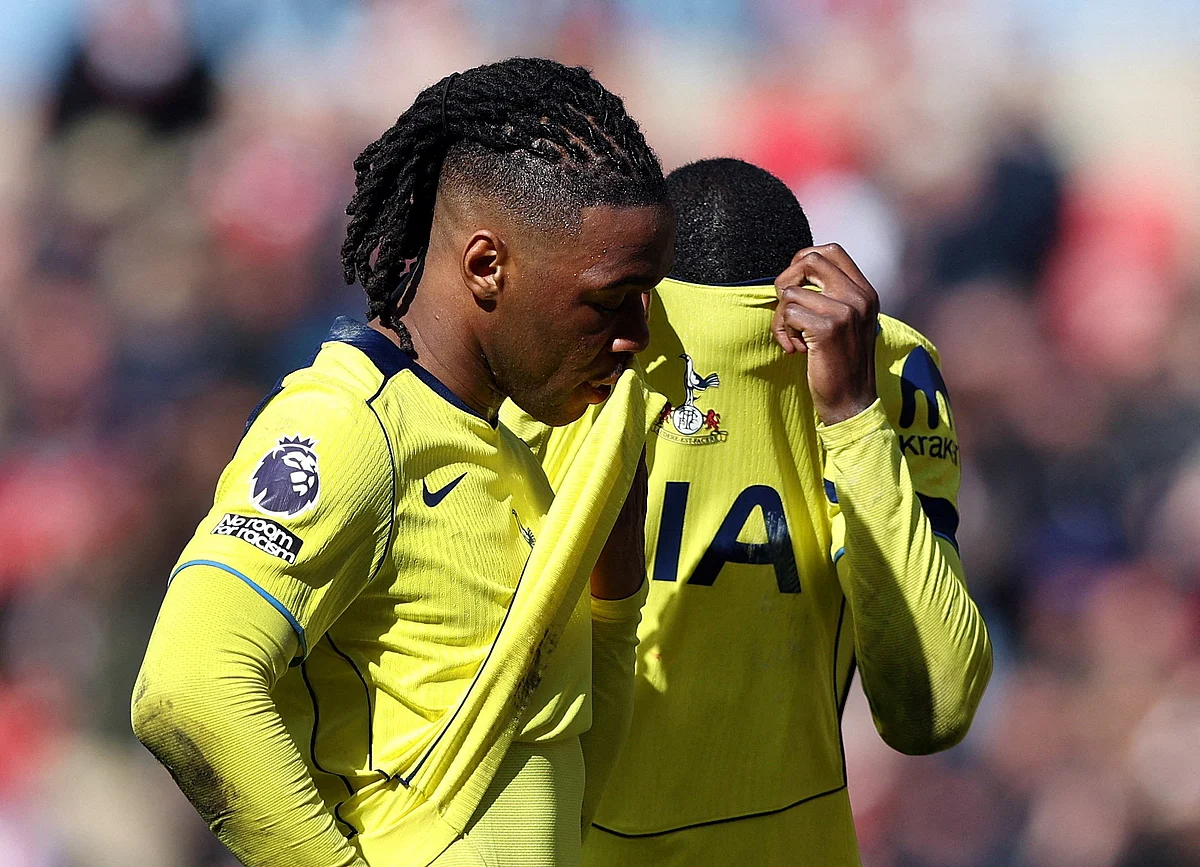 Tottenham mired in relegation zone after defeat at Sunderland