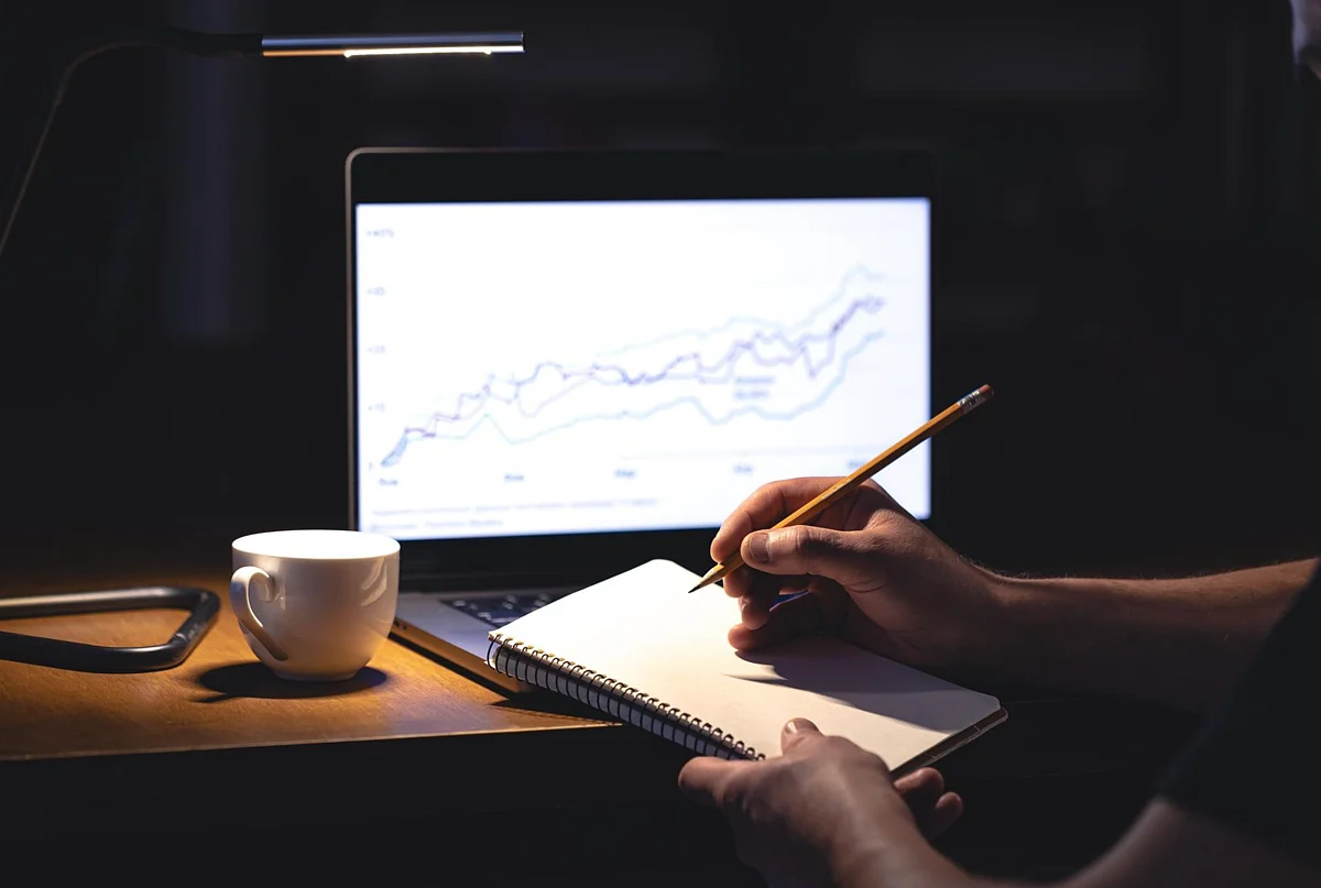 How to invest in UAE: A guide to building a balanced portfolio