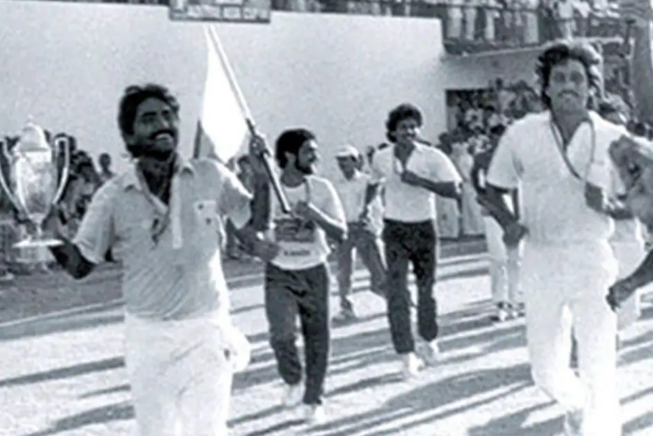 Wie der pakistanische Cricketspieler Miandad vor 40 Jahren in Sharjah ...