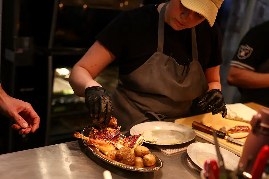 40-Dollar-Hähnchen in New Yorker Restaurant entfacht Debatte über ...