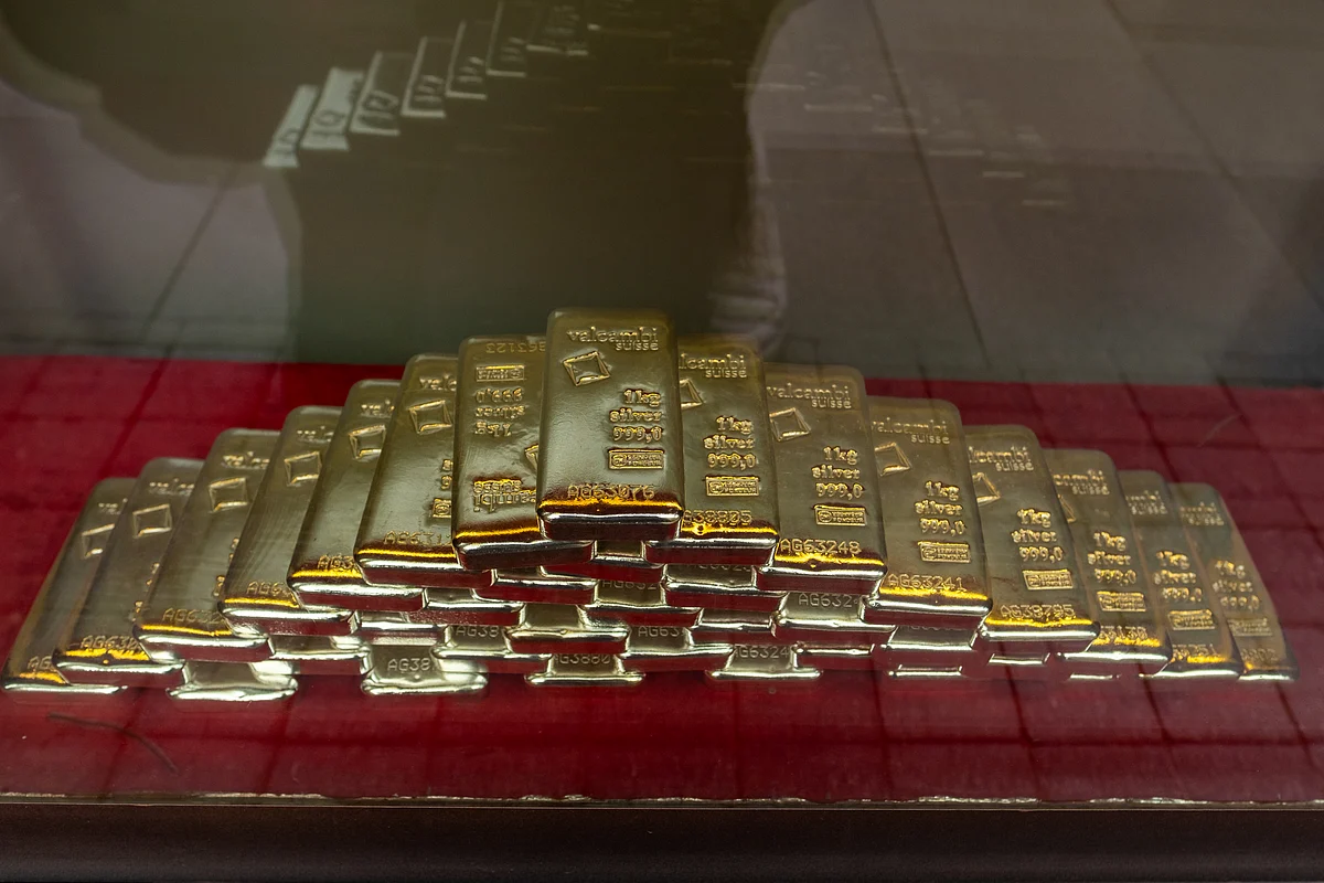 Dubai’s world-first ‘Gold Street’ under construction, set to open later this year