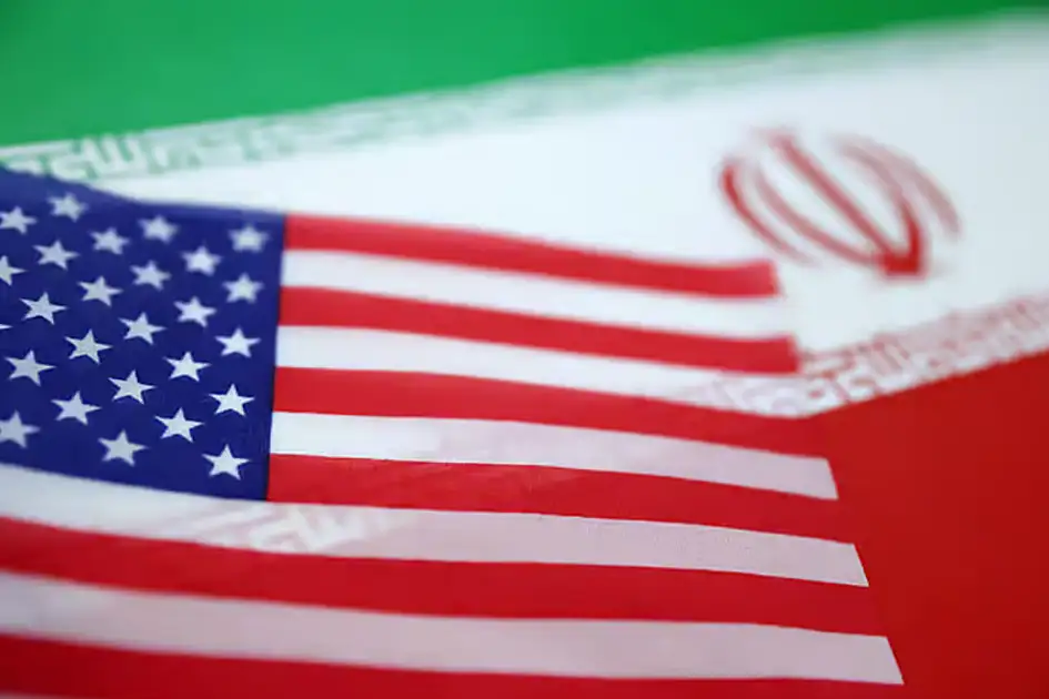 Die USA geben bekannt, dass iranische Raketenangriffe auf Kuwait und ...