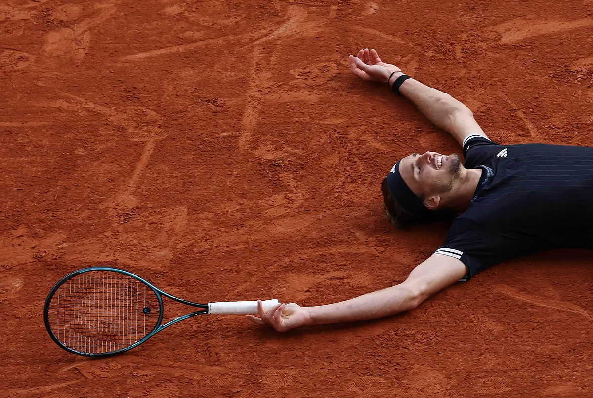 #BREAKING
Zverev clinches maiden Grand Slam title at French 