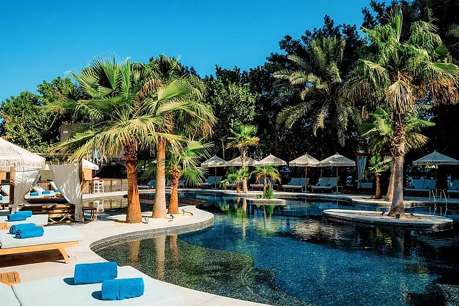 Dubai’s beliebter Strandclub Barasti kündigt nach 30 Jahren vorübergehende Schließung an. Dubai’s beliebter Strandclub Barasti kündigt nach 30 Jahren vorübergehende Schließung an.