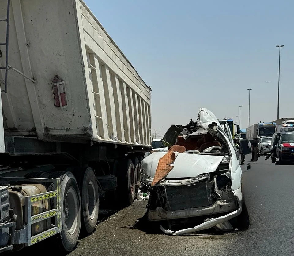 7 killed, 9 injured after minibus-truck crash on Dubai's Emi
