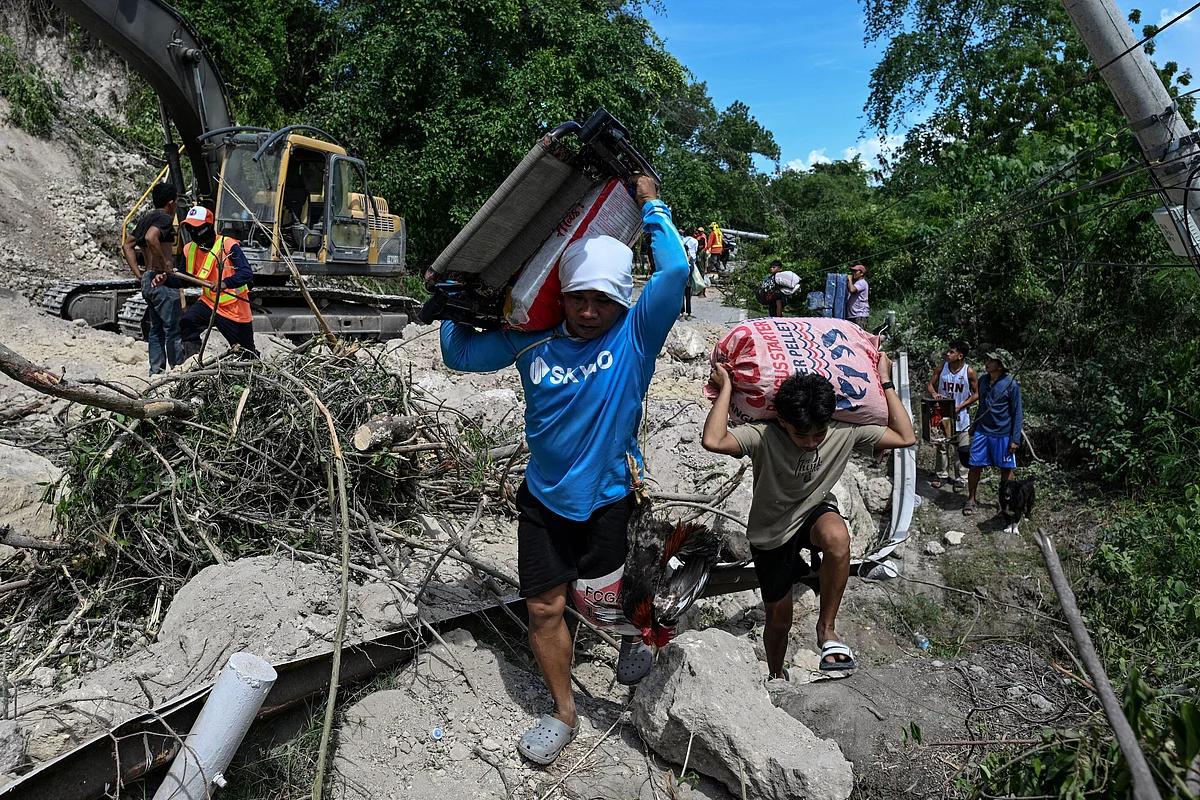 ‘We’re alive’: Philippines 7.8 earthquake survivor