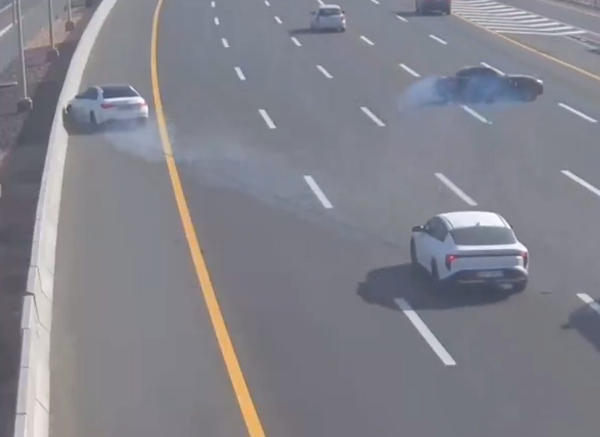 Abu Dhabi Police video showing accidents caused by tyre bursts