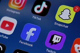 UK Announces Overnight Social Media Curfew for Older Teenagers