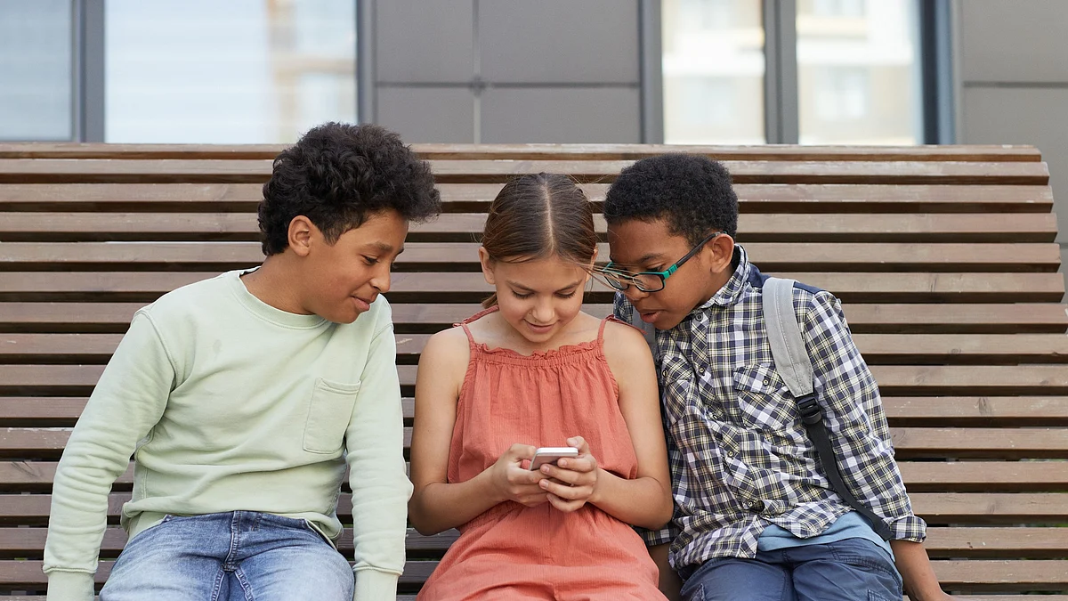 How will social media platforms implement UAE's new under-15 ban? | Khaleej  Times