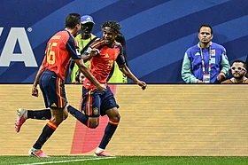 World Cup: Yamal scores on injury return as Spain thrash Saudi Arabia