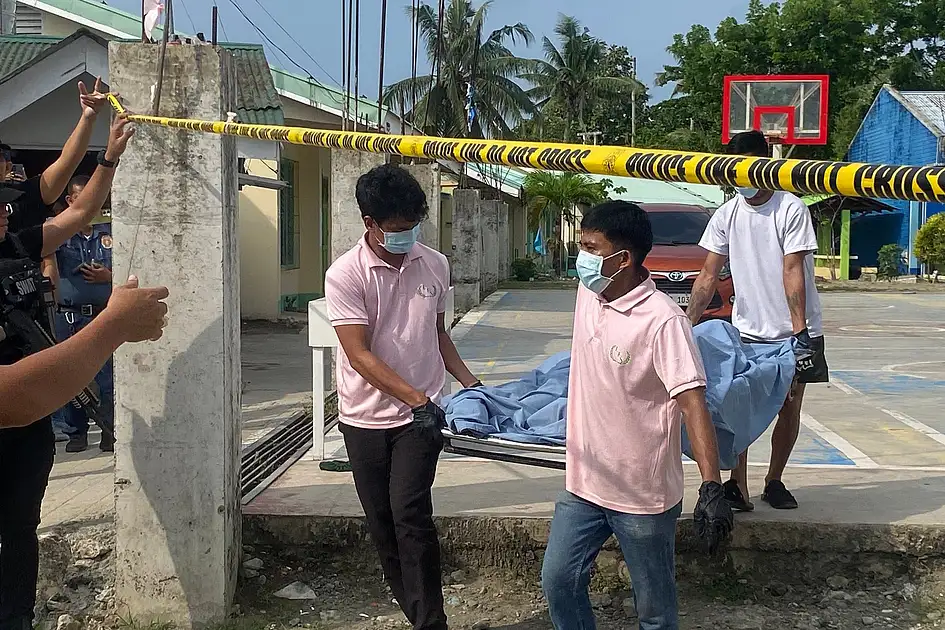 Sollte auf den Philippinen nach dem tödlichen Schulmassaker in Tacloban ...