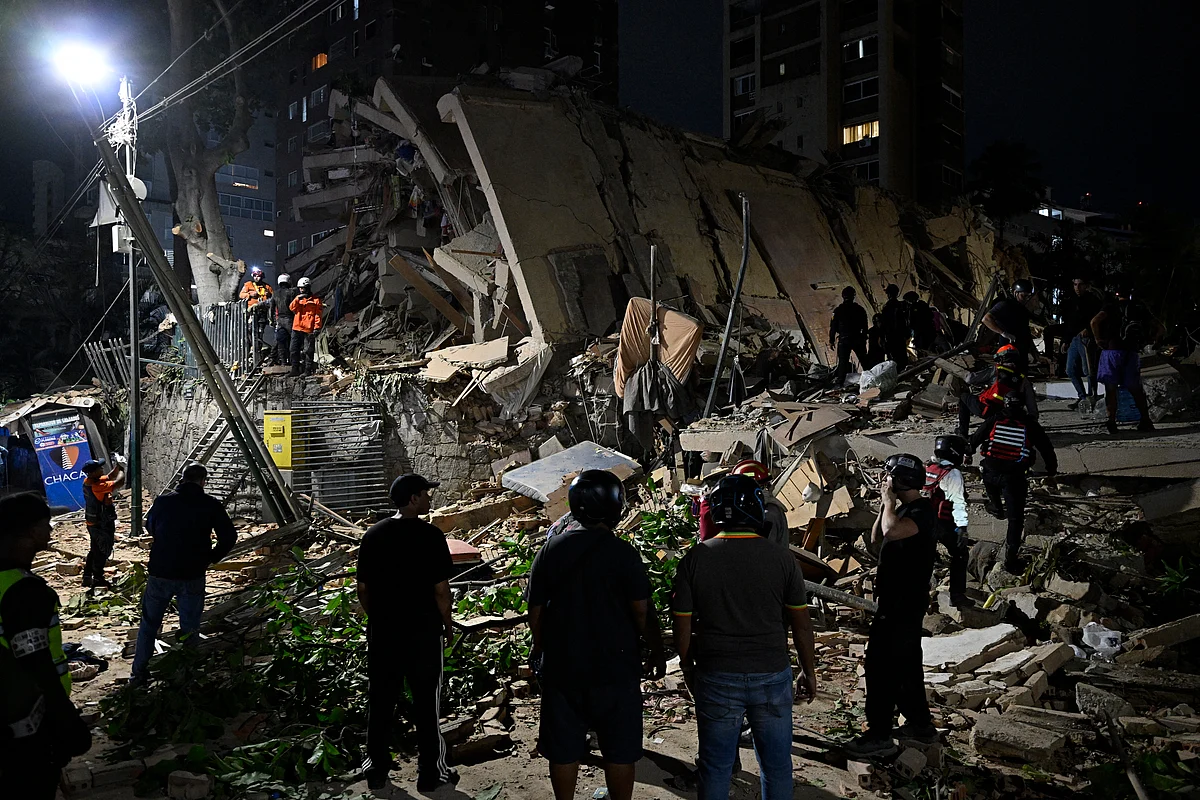Buildings collapse after strong earthquakes rock Venezuela, 'high casualties' likely