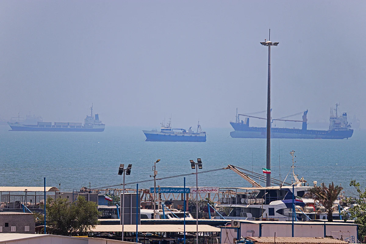 US seeks free Hormuz access from Iran as talks in Oman focus on strait