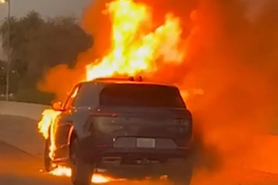 Temperaturen in den VAE nahe 50 °C: Autofahrer werden vor Brandgefahr und ...