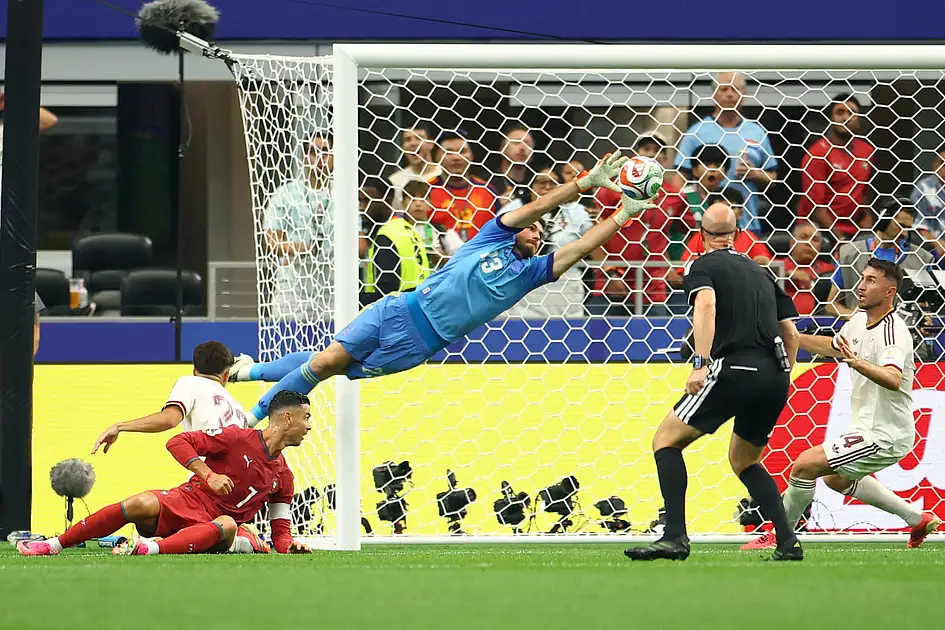 Belgien versucht, Spaniens eiserne Abwehr im WM-Viertelfinale zu knacken.