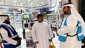 Abu Dhabi warns residents against buying from street vendors, unlicensed sellers