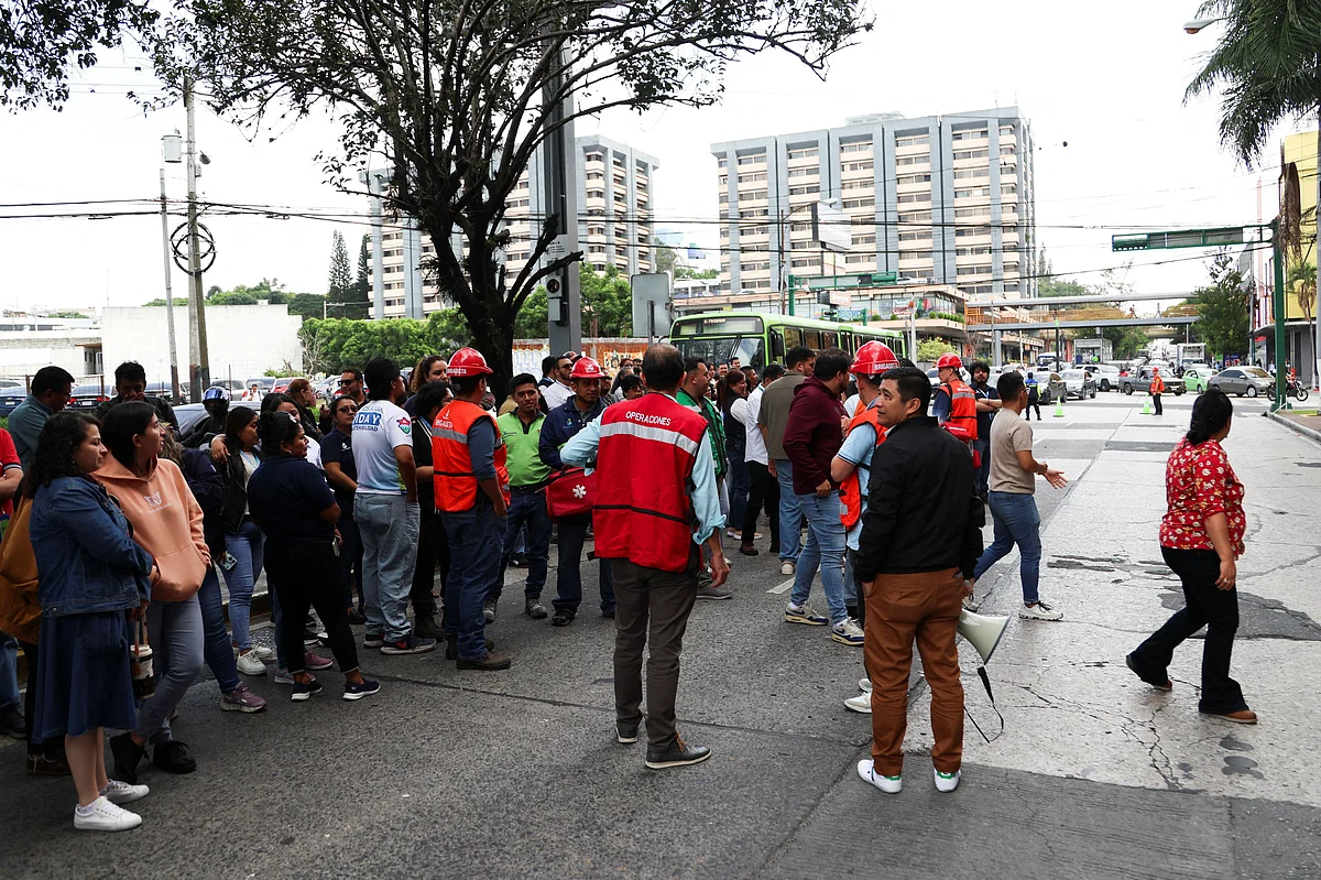 7.3 magnitude earthquake hits Mexican coast near Guatemala, triggers tsunami threat