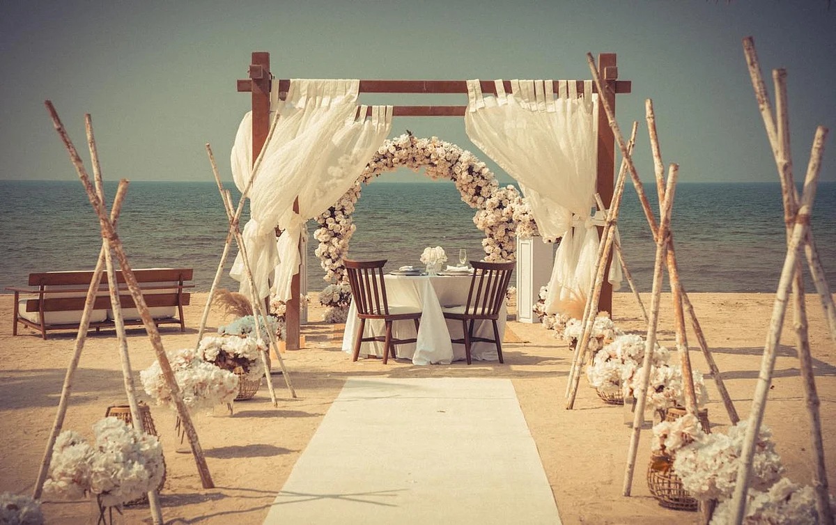 Proposal Dubai introduces 24-karat gold handwritten love notes